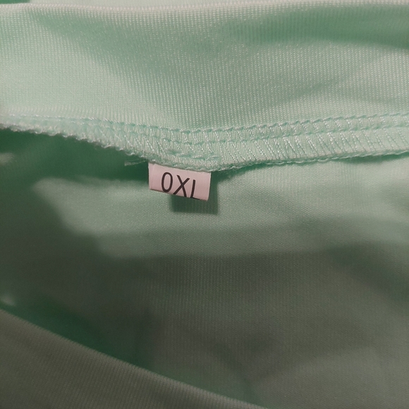 Shein Curve 0XL mint green tee with Checkerboard pattern on sleeve - Picture 8 of 8